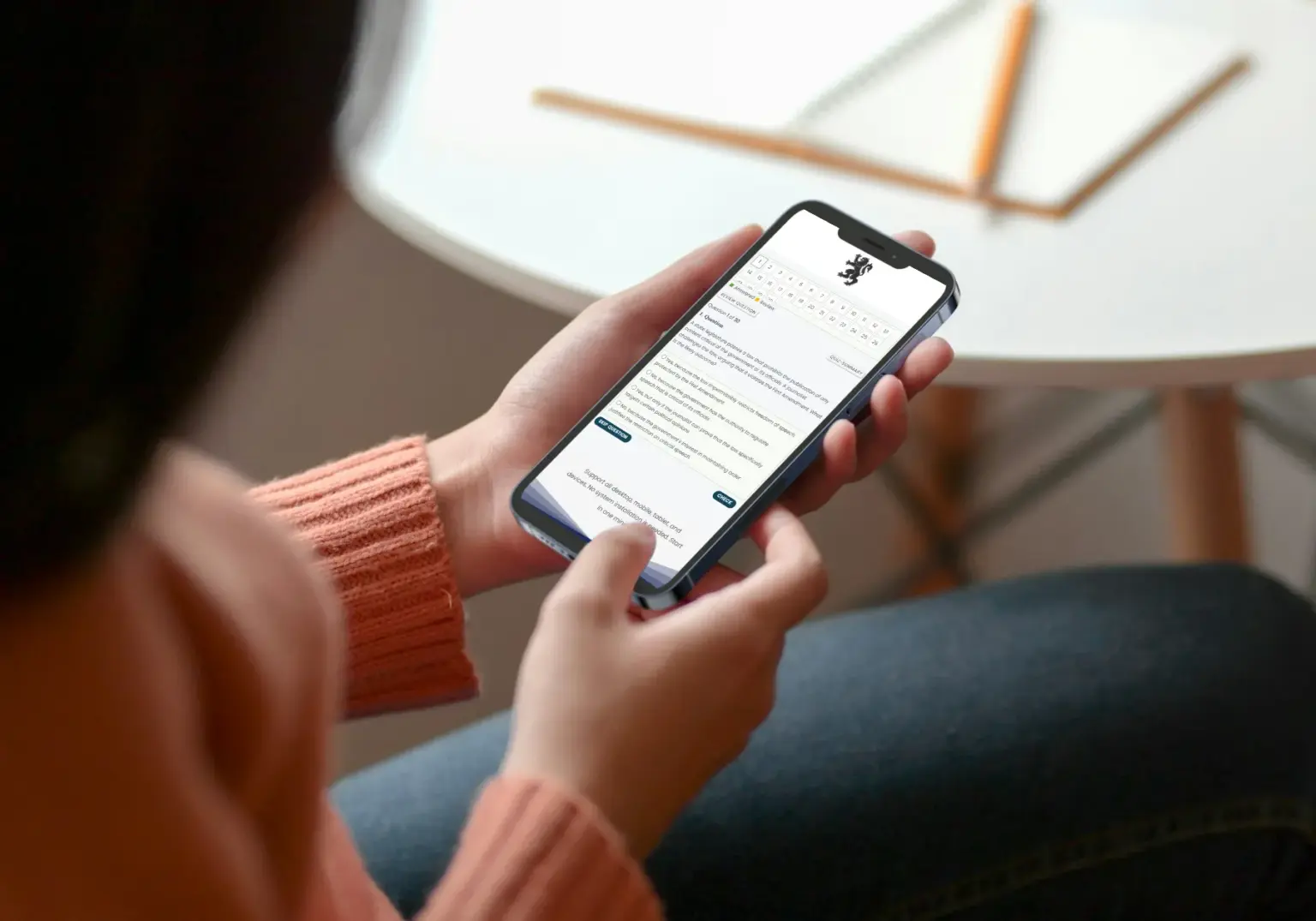 Candidate using Kenchikushi Exam on mobile